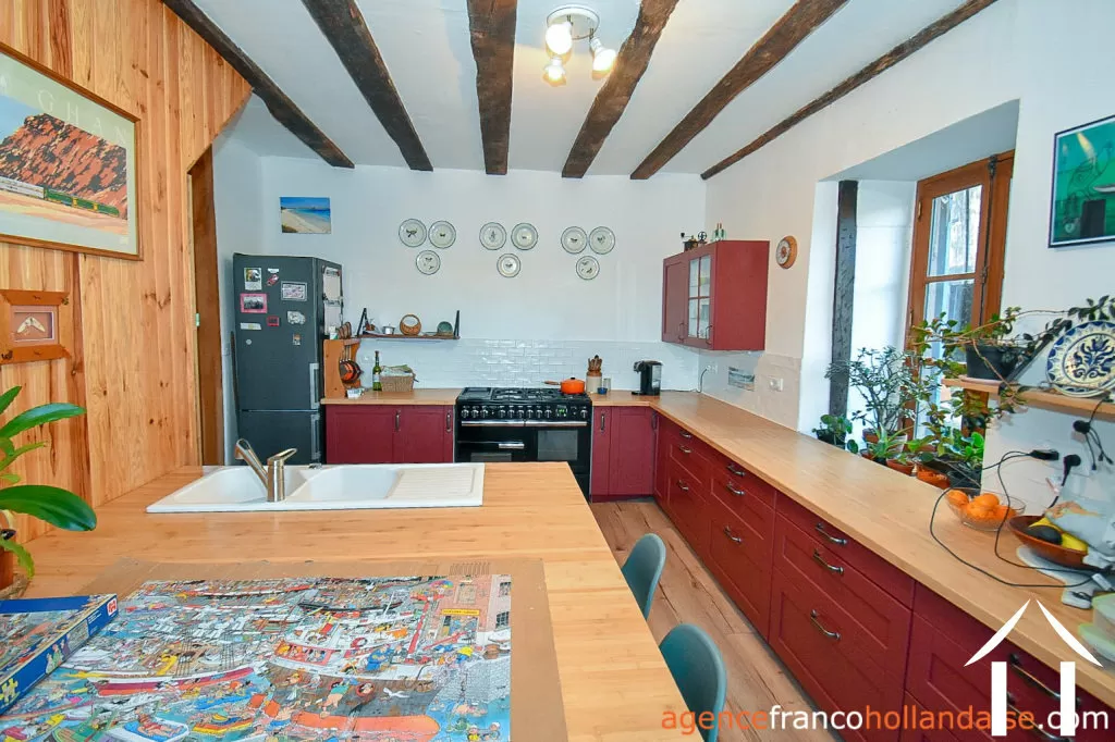 House with guest house for sale , Li953 Image - 6