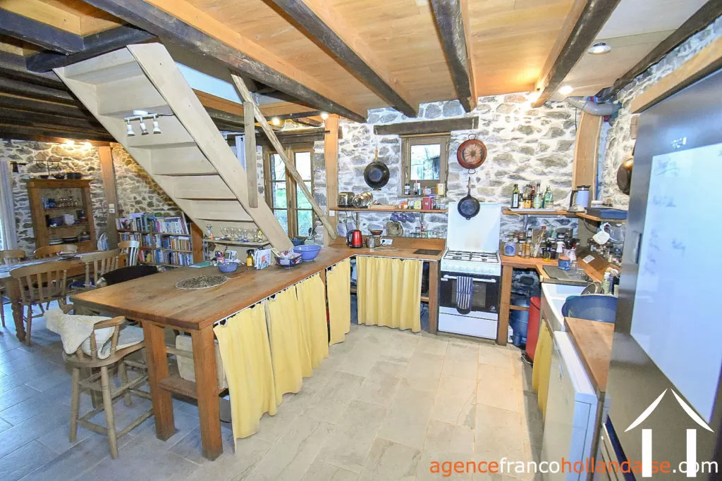 House with guest house for sale , Li953 Image - 27