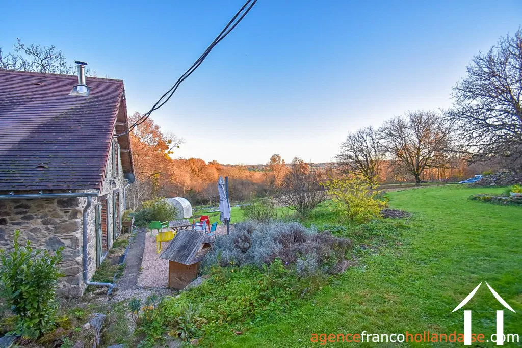 House with guest house for sale , Li953 Image - 77