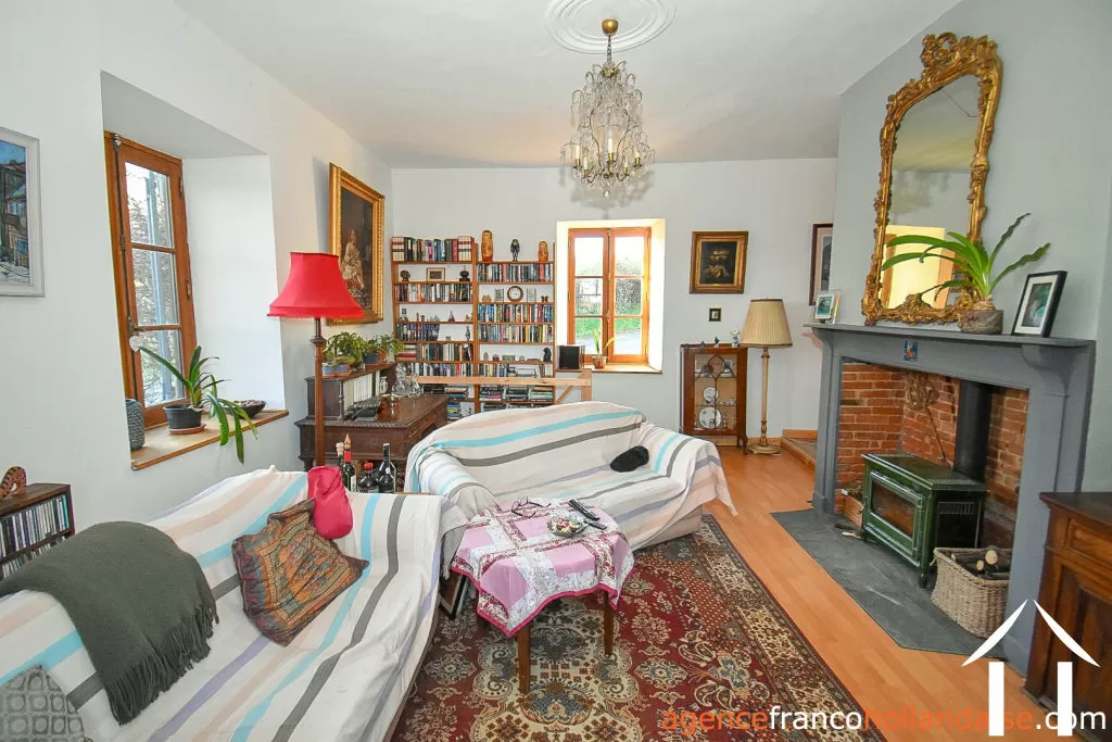 House with guest house for sale , Li953 Image - 9