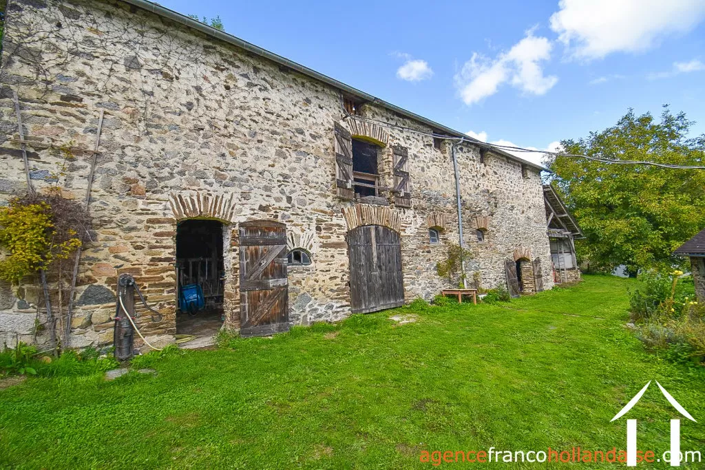 House with guest house for sale , Li953 Image - 46