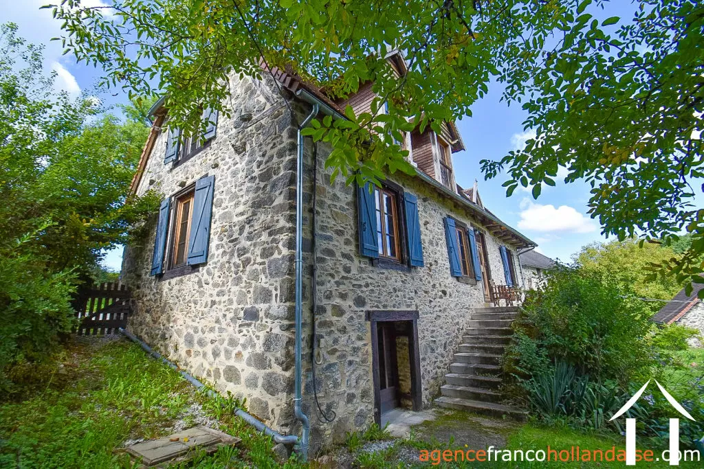 House with guest house for sale , Li953 Image - 17