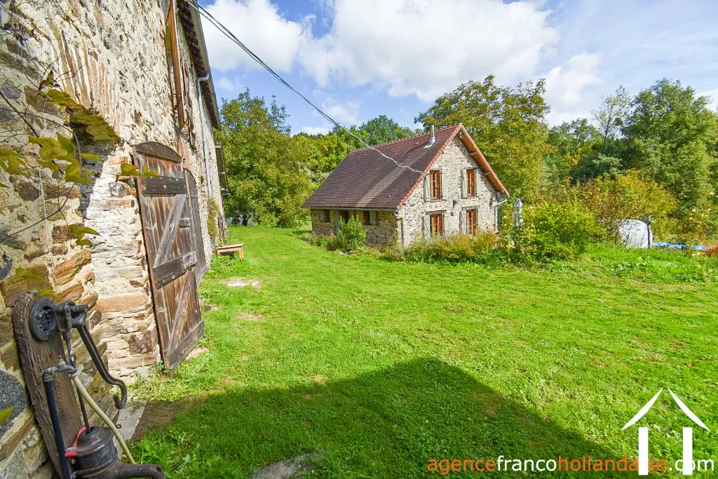 House with guest house for sale , Li953 Image - 40