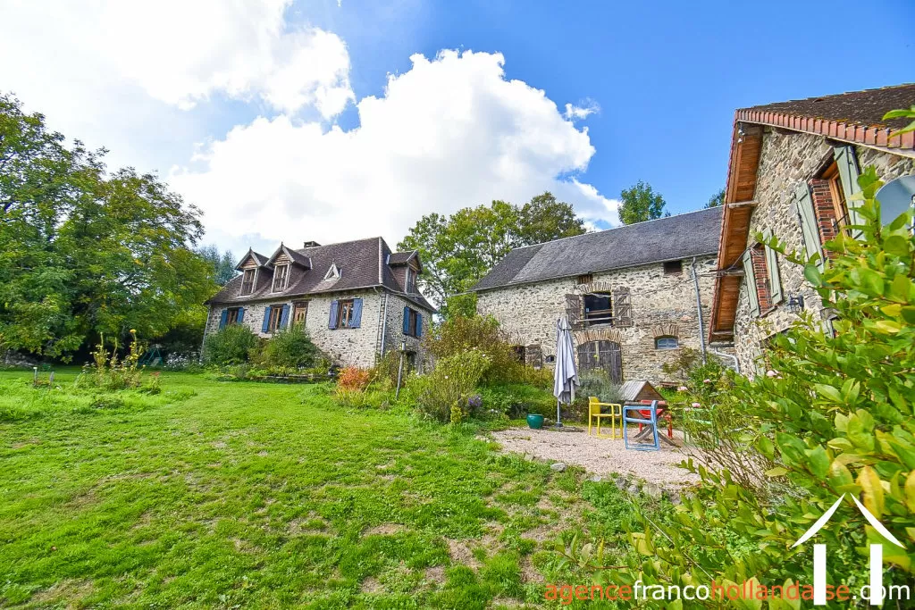 House with guest house for sale , Li953 Image - 65