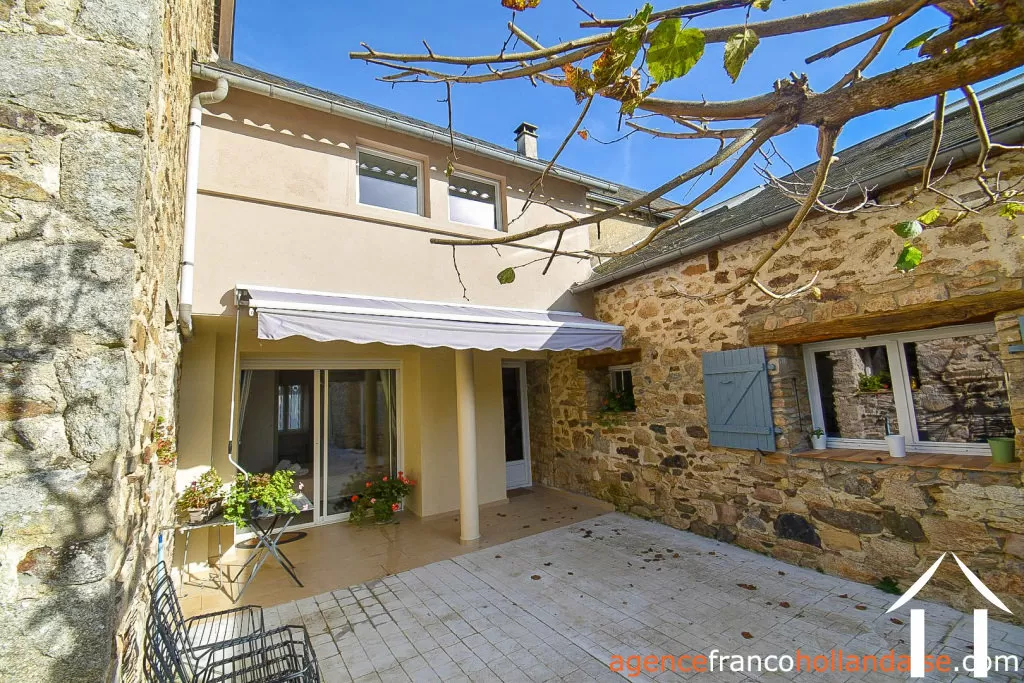 House with guest house for sale la porcherie, limousin, Li956 Image - 10