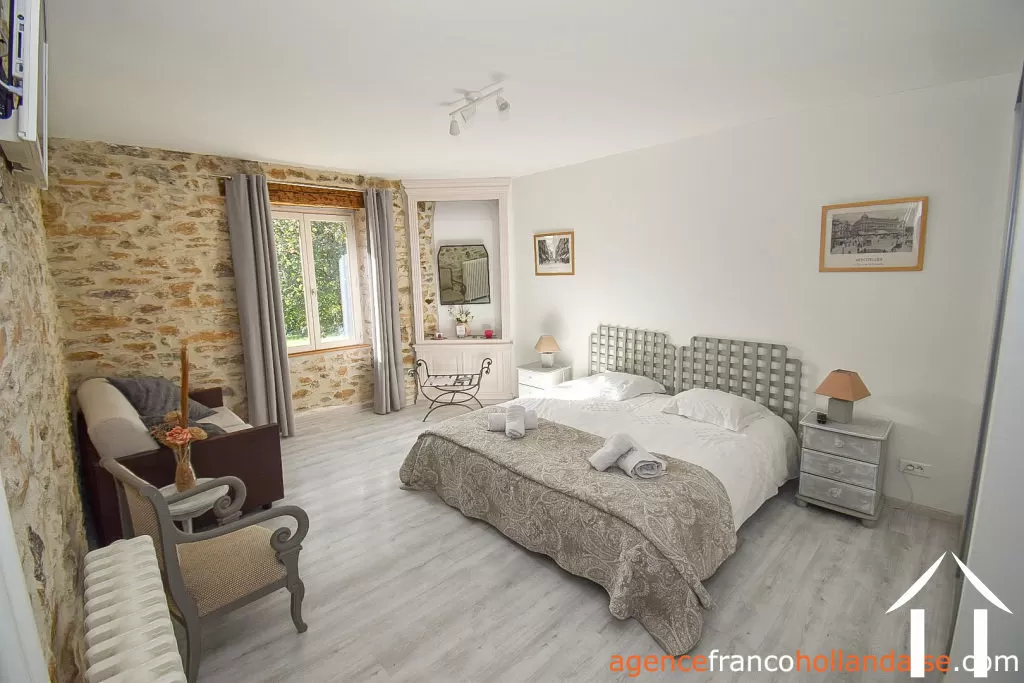 House with guest house for sale la porcherie, limousin, Li956 Image - 28