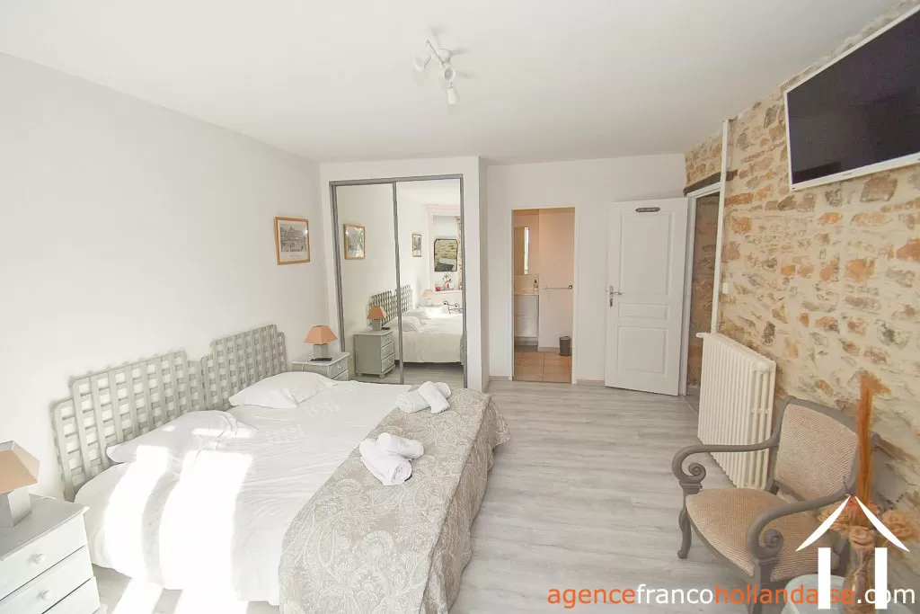 House with guest house for sale la porcherie, limousin, Li956 Image - 31