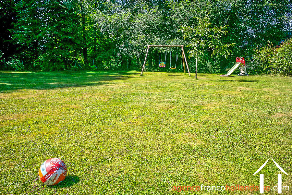 House with guest house for sale la porcherie, limousin, Li956 Image - 48