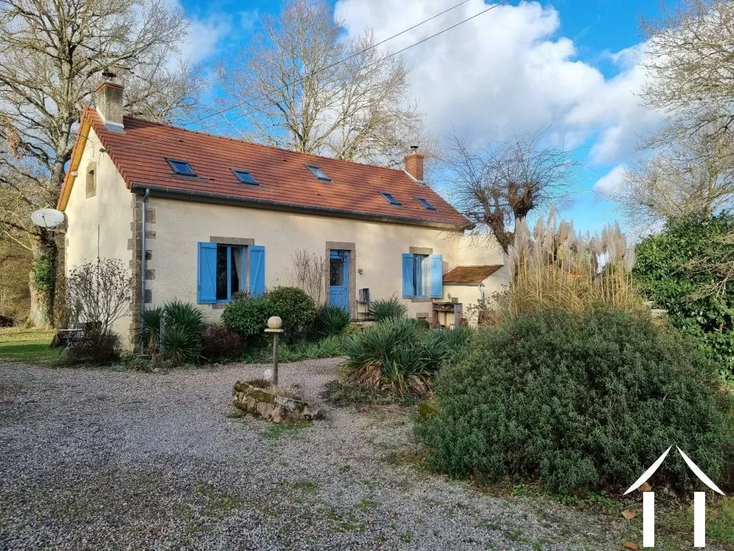 Farmhouse for sale theneuille, auvergne, AP030071166 Image - 1