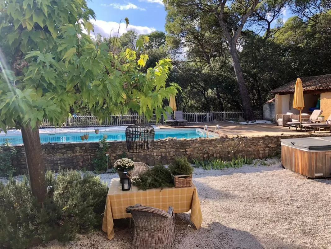 Property 1 hectare ++ for sale uchaux, provence-cote-d'azur, EG11-2548 Image - 6