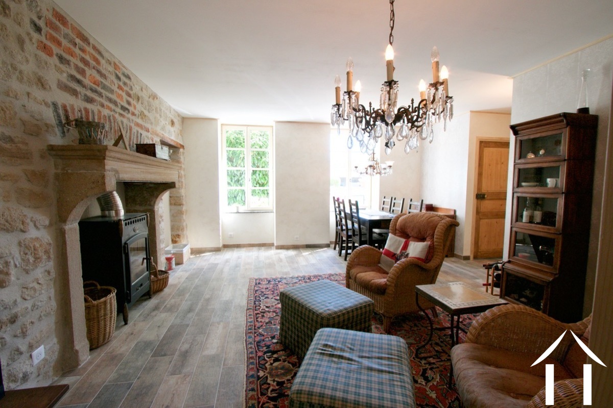 Bed and Breakfast for sale sully, burgundy, CR4965BS