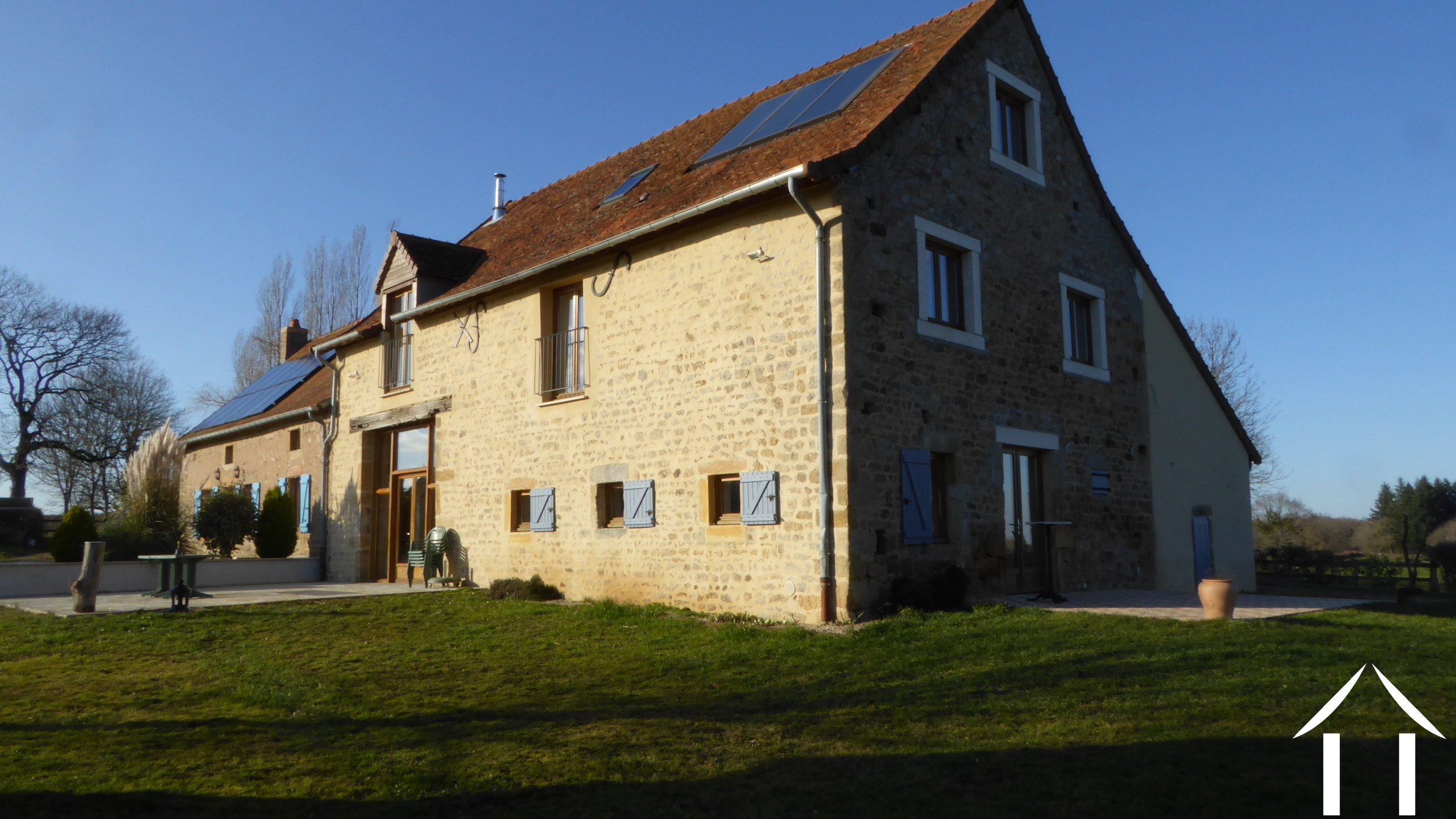 House for sale baron, burgundy, DF5112C