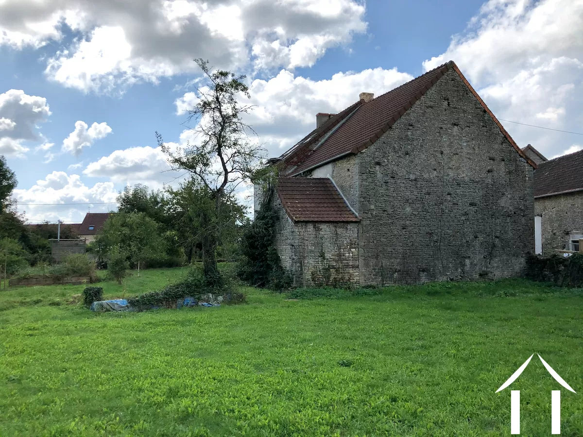 Vue sur grange attenante