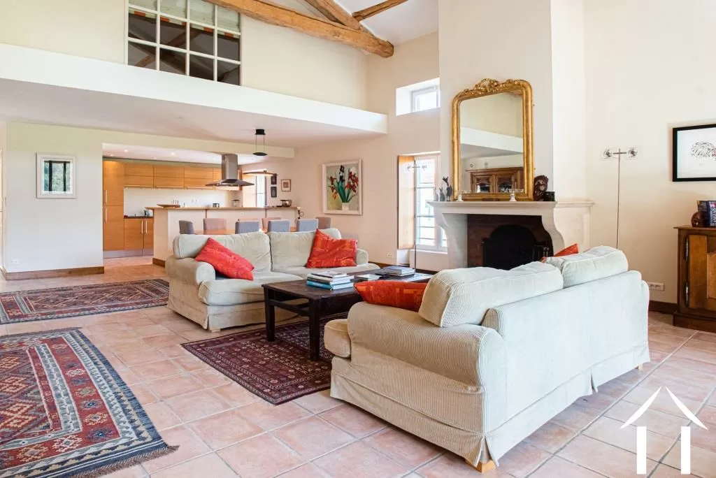 Overview of sitting area