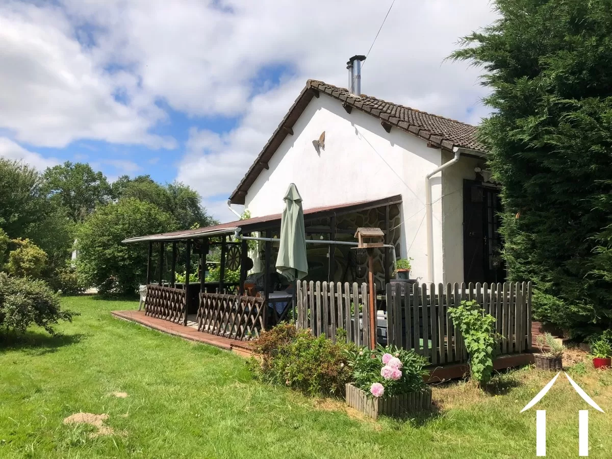 zijkant met overdekt terras