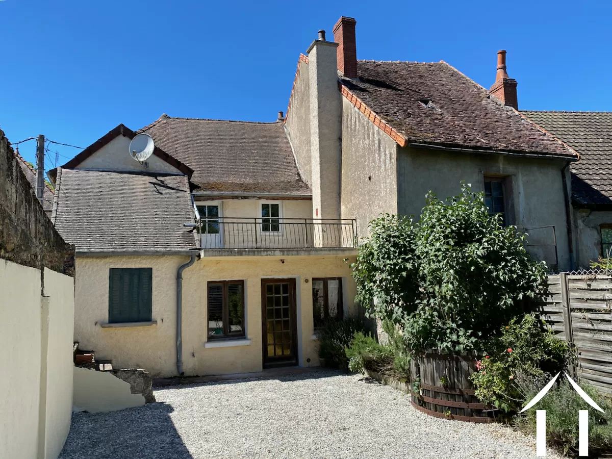 La maison vue du jardin