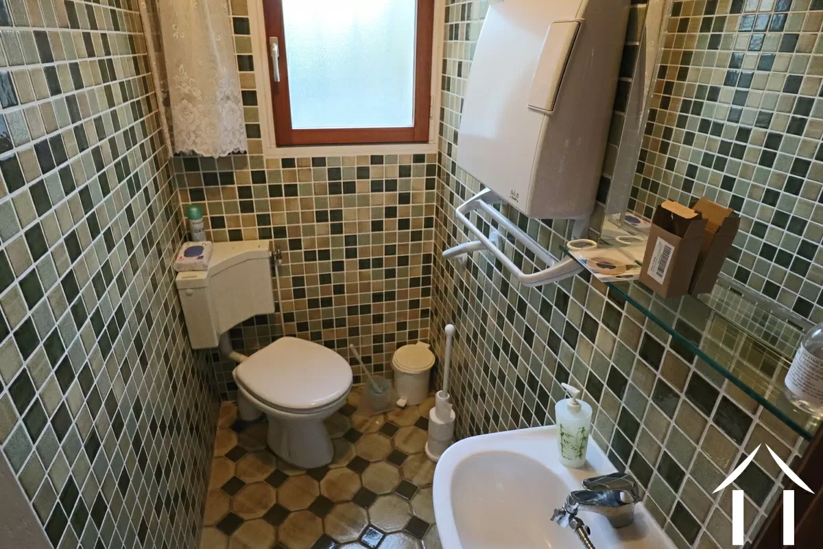 House for sale mhere, burgundy, CVH5514M Image - 17