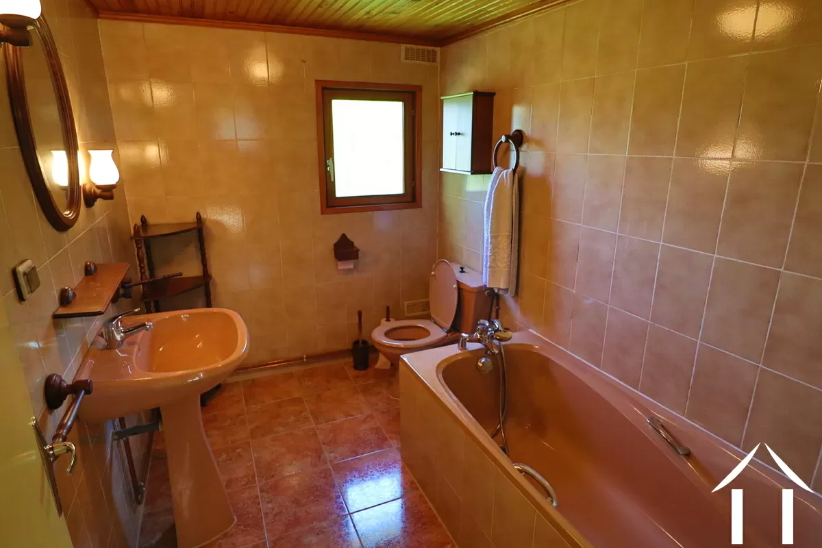 House for sale mhere, burgundy, CVH5514M Image - 38