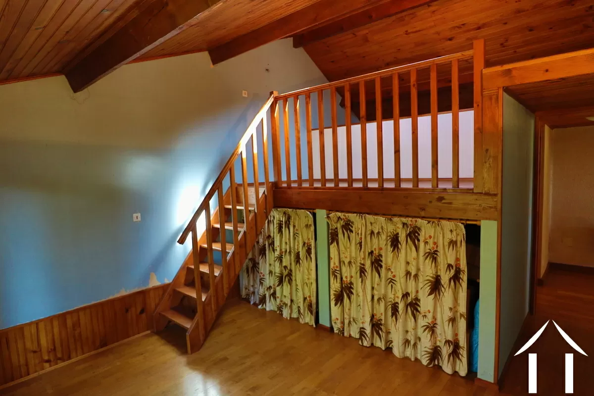 House for sale mhere, burgundy, CVH5514M Image - 39