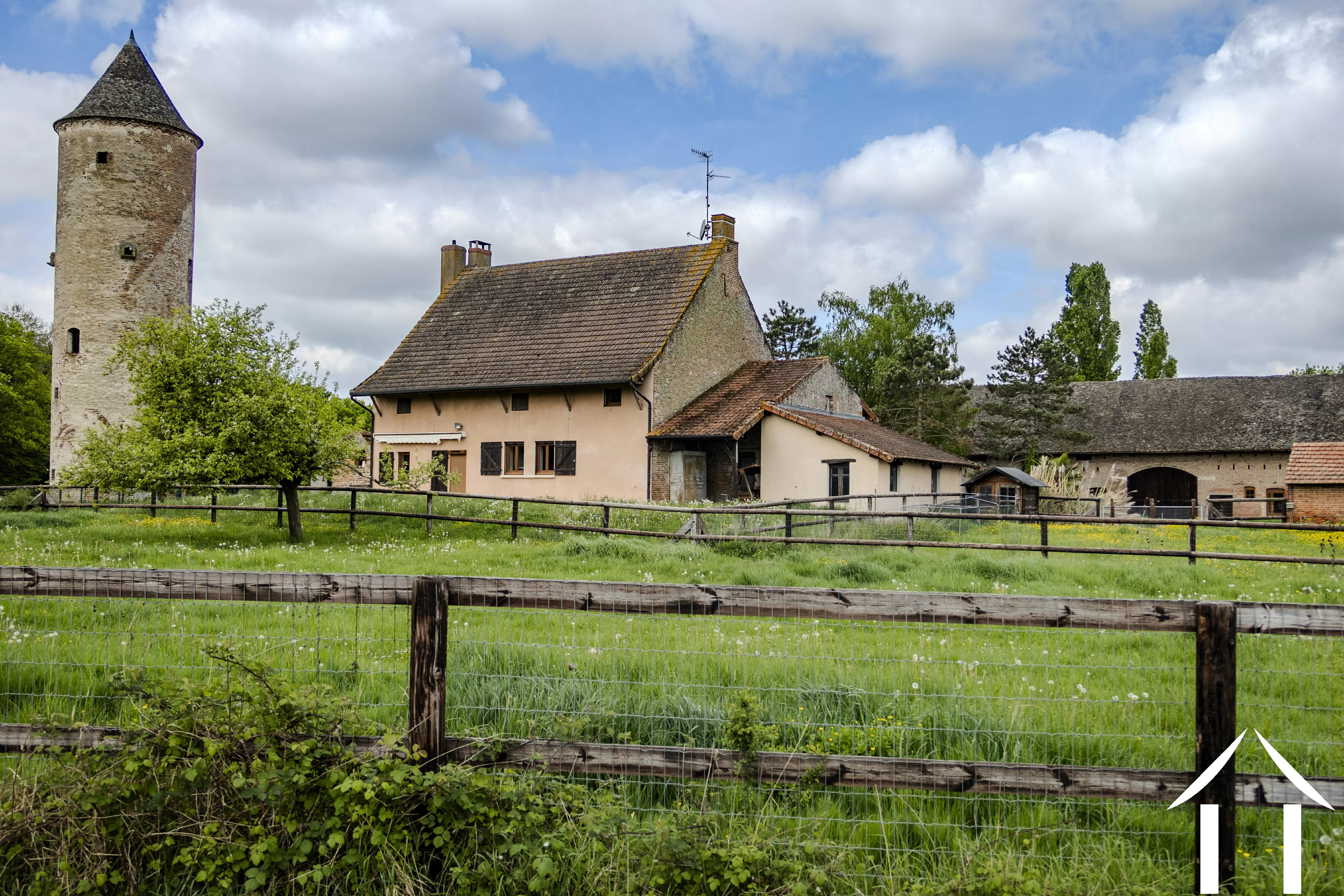 House for sale toutenant, burgundy, BH5614B Image - 1