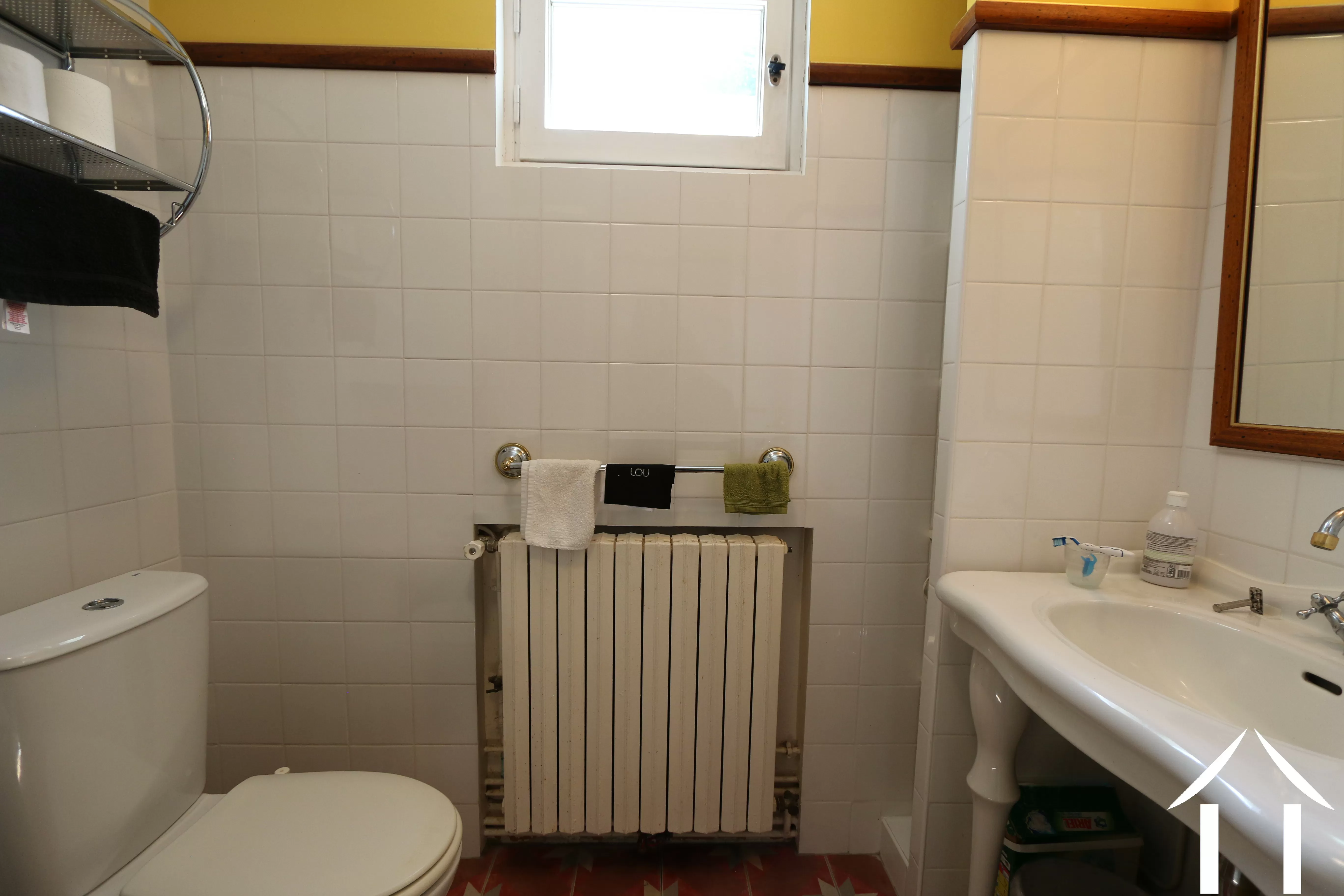 House 2: shower room with toilet and boiler
