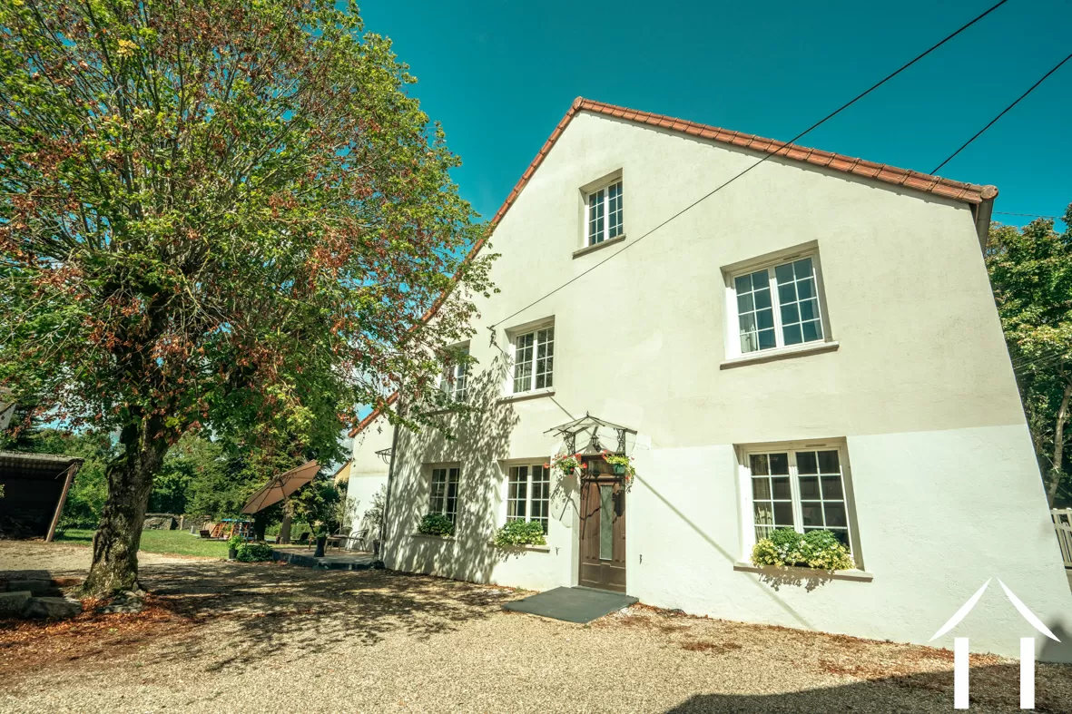 Large family home on the Canal du Centre