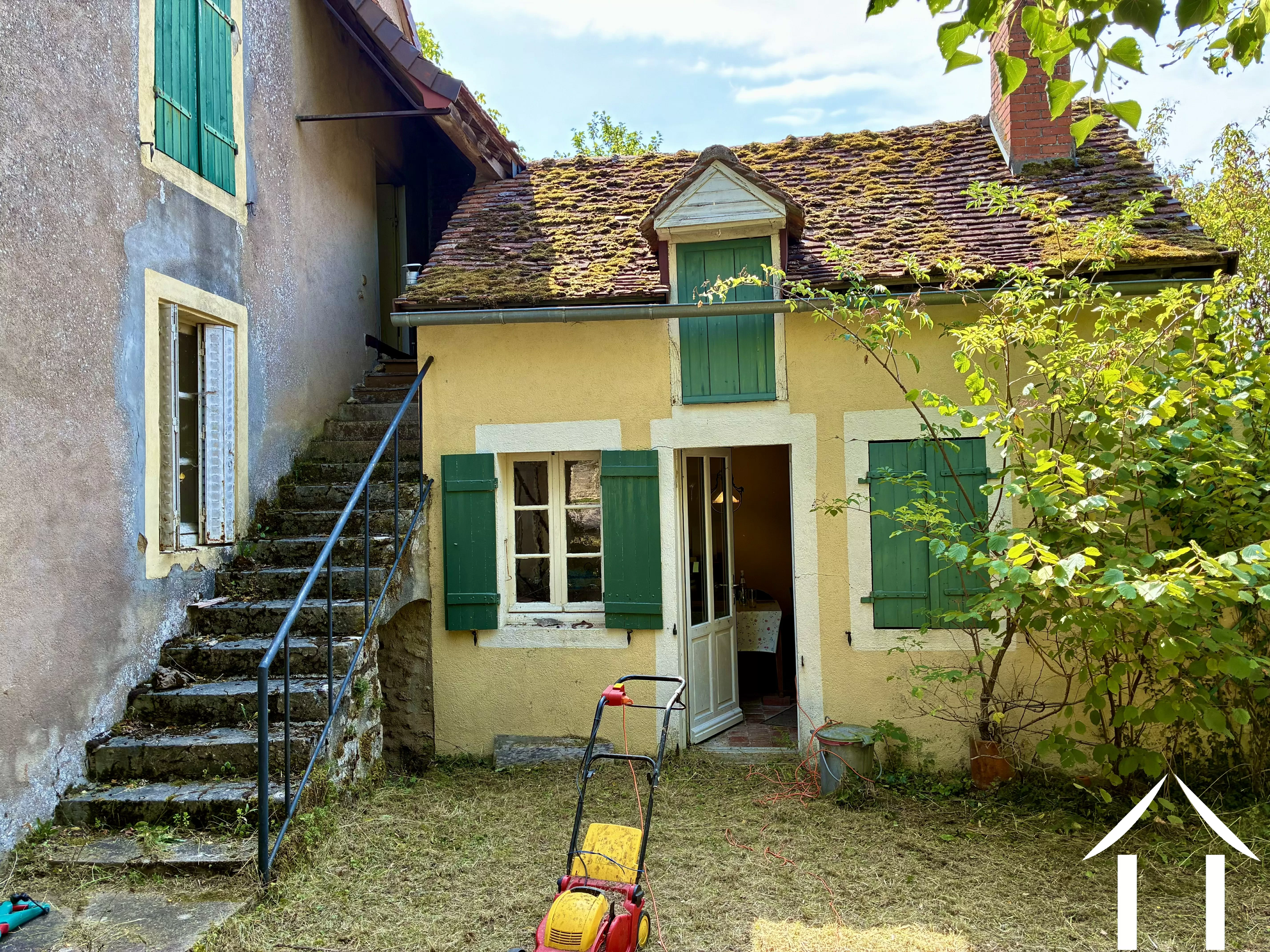 House for sale chougny, burgundy, cvh5620L Image - 2