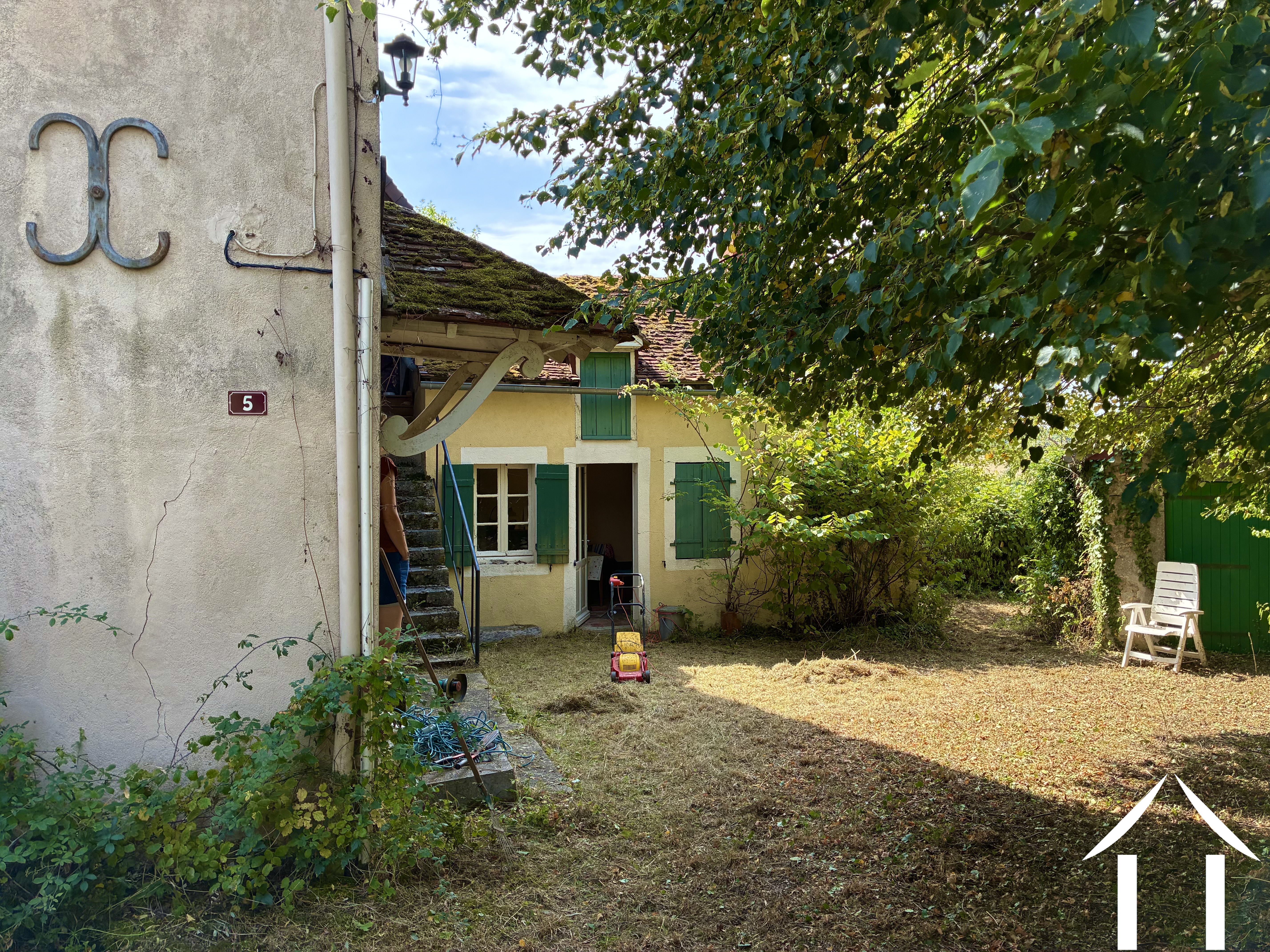 House for sale chougny, burgundy, cvh5620L Image - 1