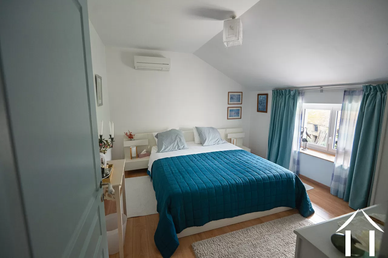 House for sale couches, burgundy, BH5647D Image - 16