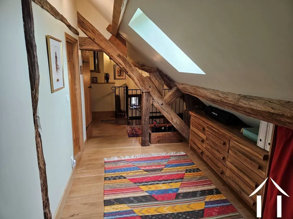 Upper floor hall connecting tyhe two bedrooms and bathroom