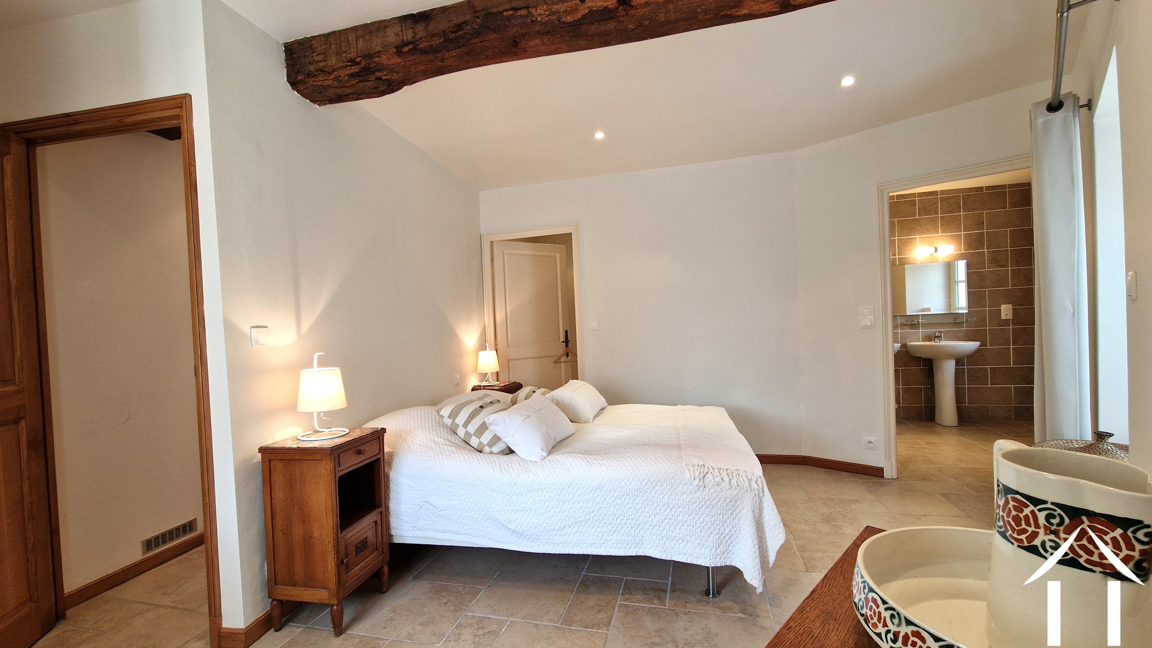 Bedroom on suite with walk in closet