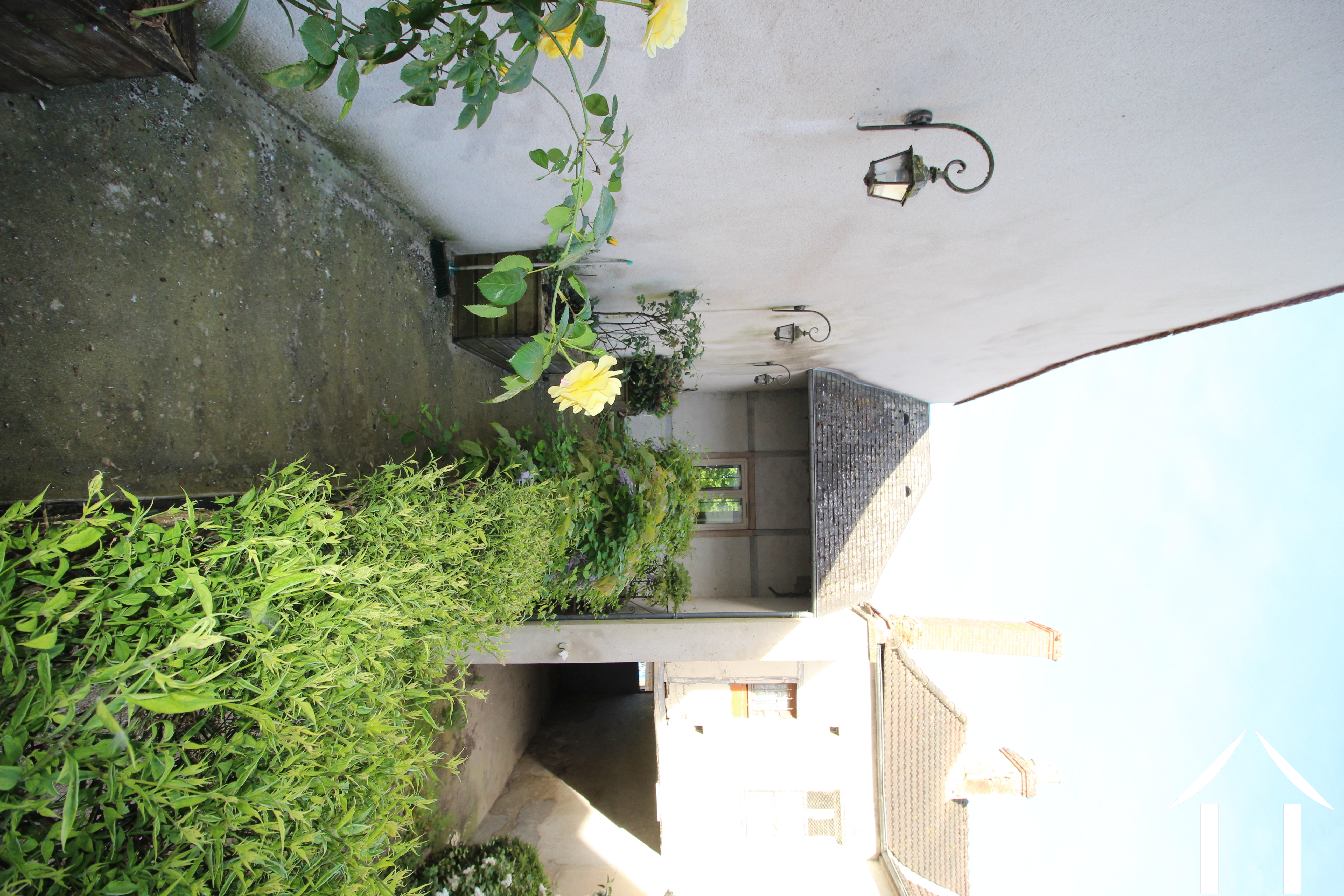 Walk way to atelier