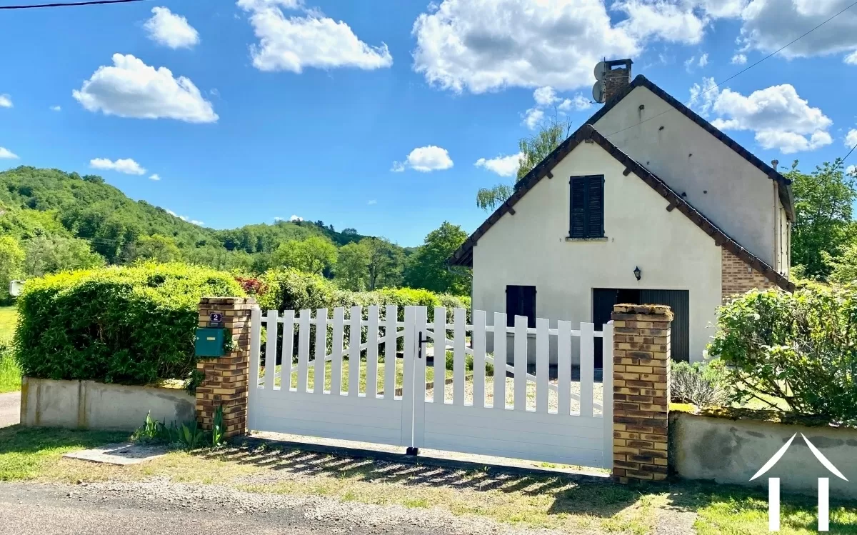 Character house with 3 bedrooms, 15 km from Autun.