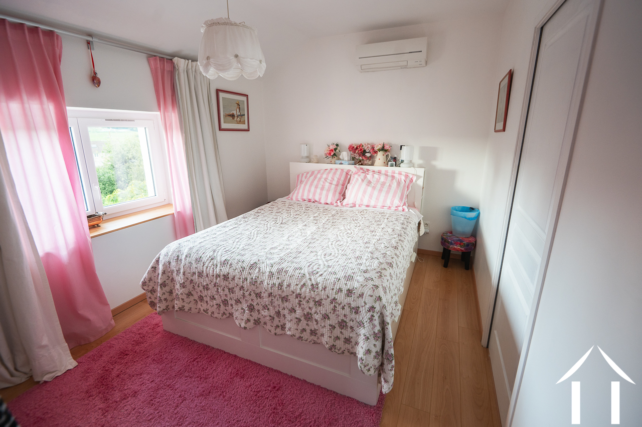 House for sale couches, burgundy, Ben5647D Image - 14