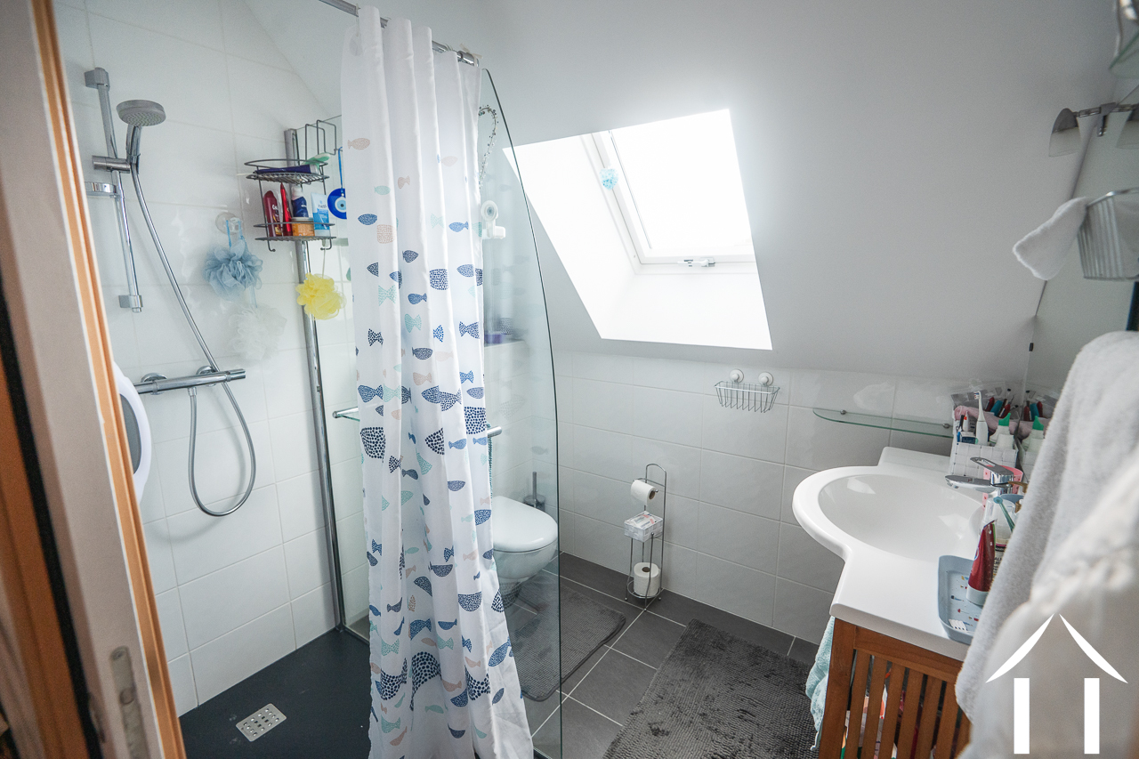 House for sale couches, burgundy, Ben5647D Image - 18