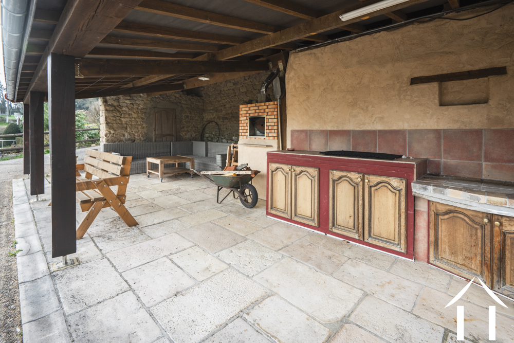 Outdoor kitchen