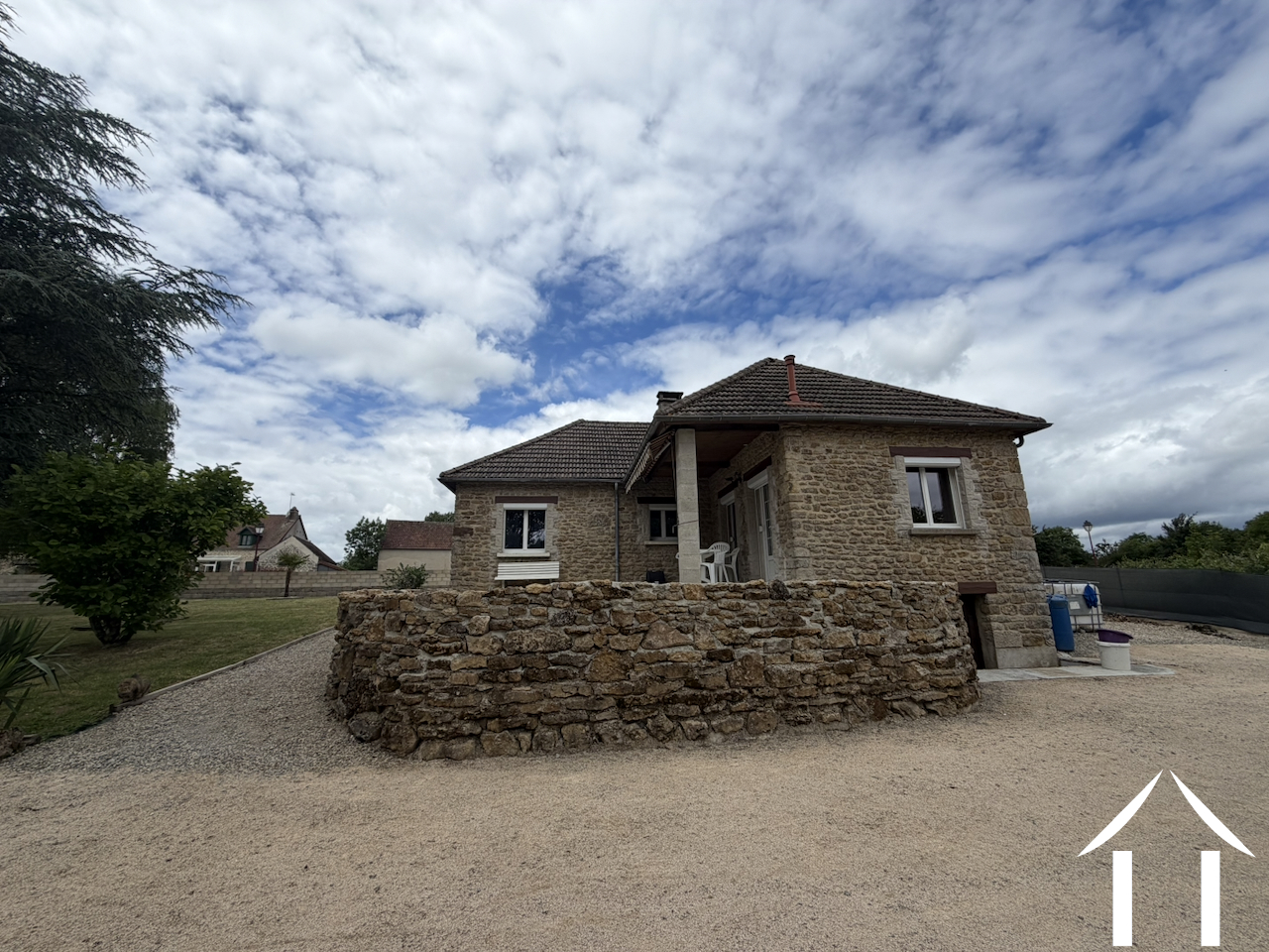 House for sale st gervais sur couches, burgundy, bh5678d Image - 12