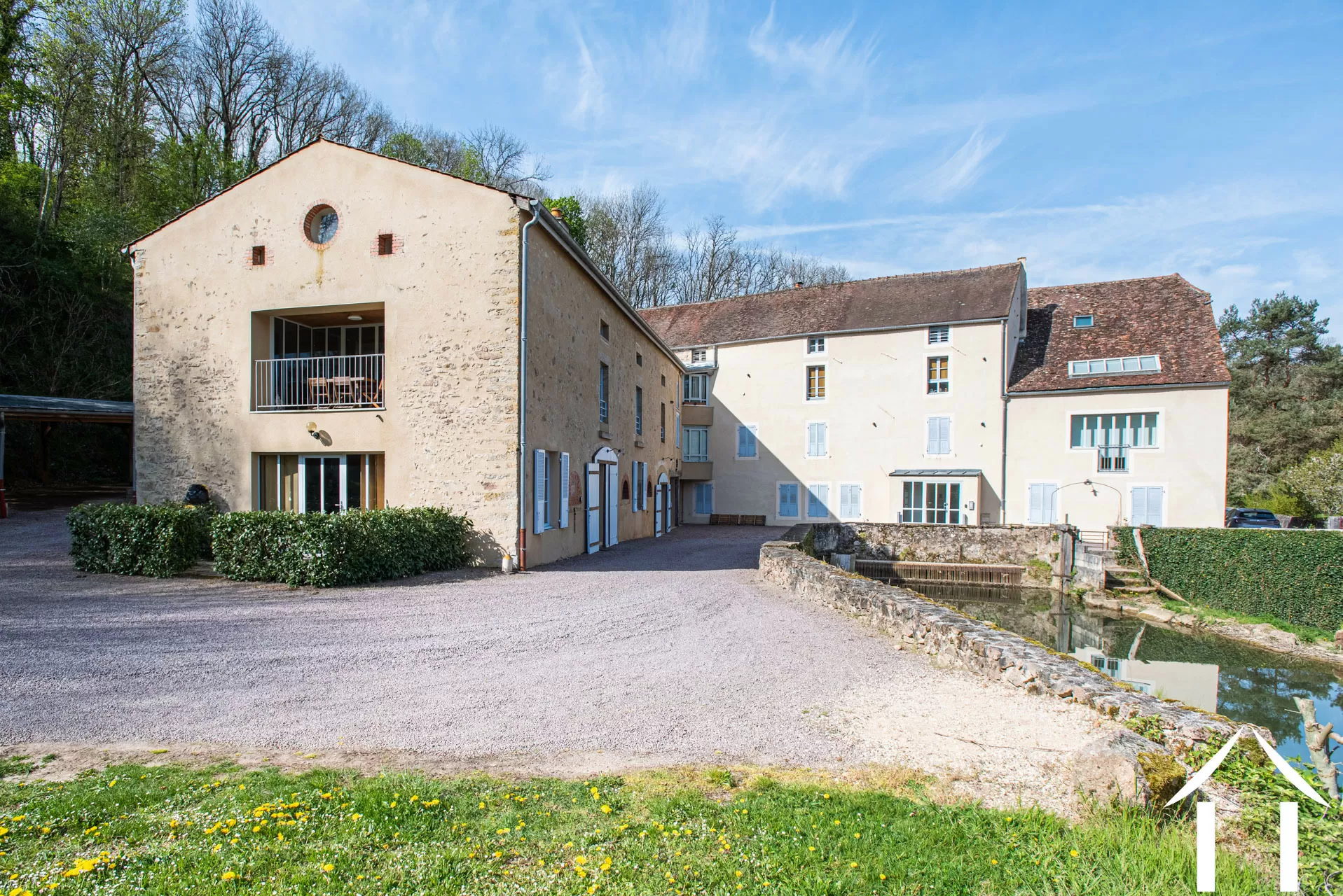 Charming Apartment in Renovated Mill 