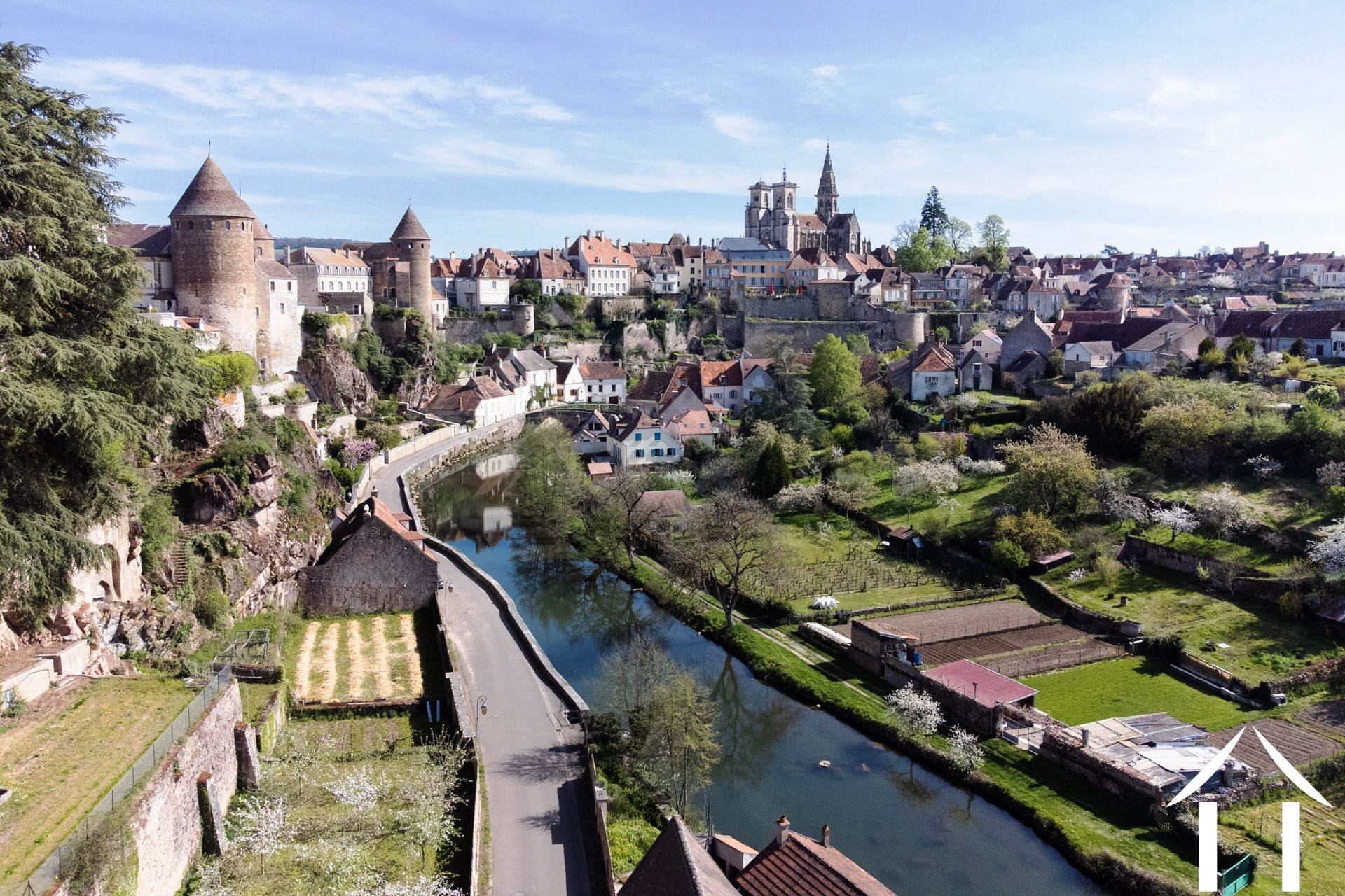 Semur en Auxois town view 