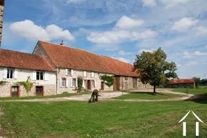 Farmhouse, Pool, Barns & Land