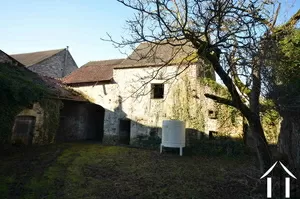courtyard and barn to the back