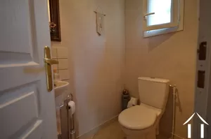 toilet a cote du hall