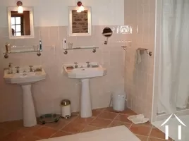 Large family bathroom on first floor