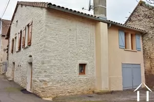 garage et parking à l'arrière de la maison