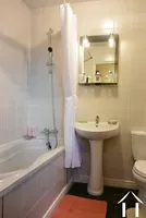 salle de bains dans la chambre