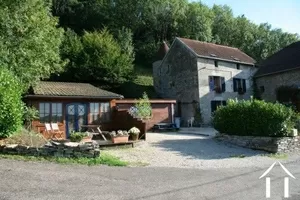 groups gites to the left, independent cottage to the right.