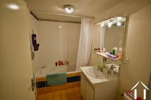 salle de bain avec WC