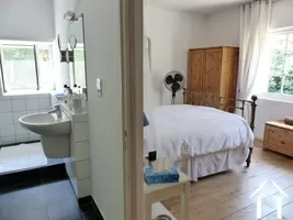 Bedroom/Bathroom