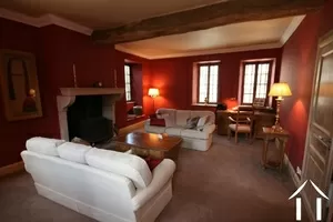 Bright & Spacious sitting room