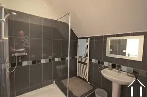 shower room en suite to 3rd bedroom